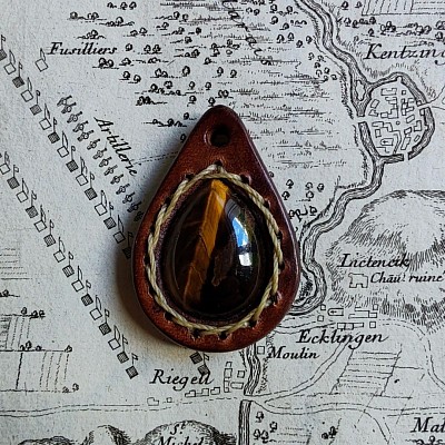 Pendentif cuir